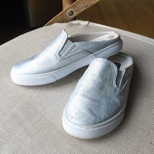 ✨Crazy 8 Girls Silver Mule Sneakers - Size 11